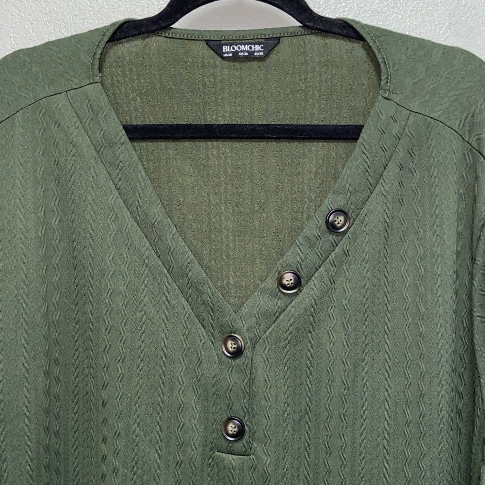 BloomChic Plus Size Olive Army Green Buttoned Henley V-Neck Tunic 3655 - Picture 2 of 7